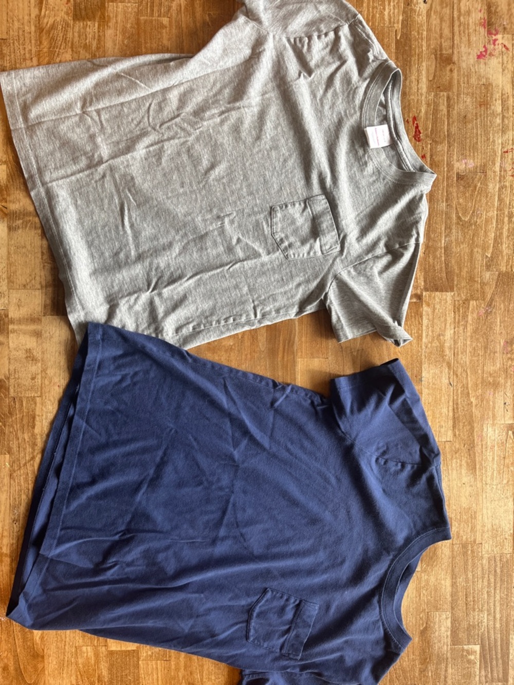Set of 2 Pocket Crewneck Tees in Heather Gray & Navy | Hanna Andersson